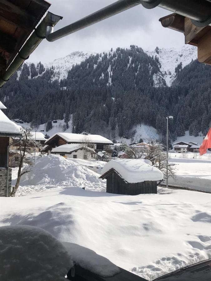 Ferienwohnung Uf Z'Enisch Klosters Buitenkant foto