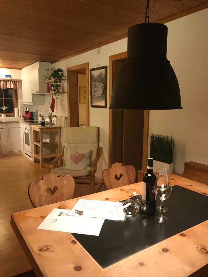 Ferienwohnung Uf Z'Enisch Klosters Buitenkant foto