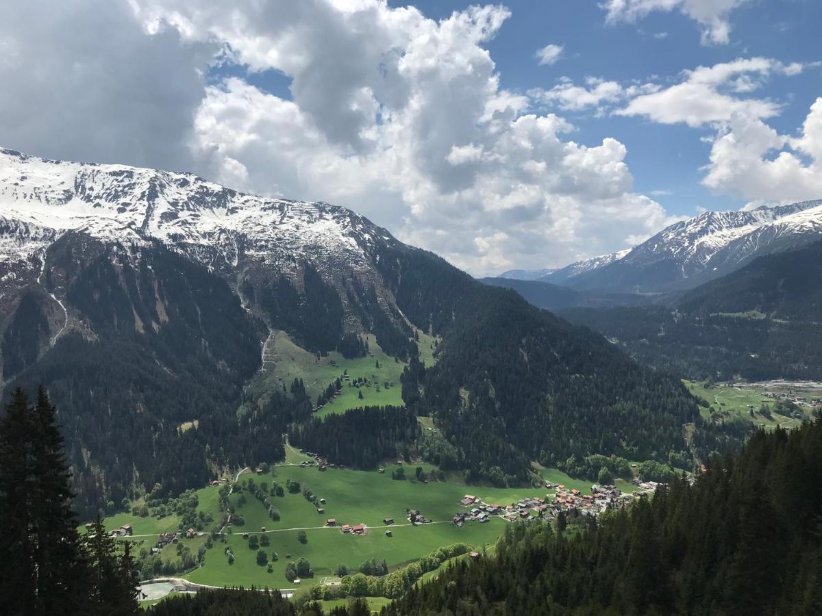 Ferienwohnung Uf Z'Enisch Klosters Buitenkant foto
