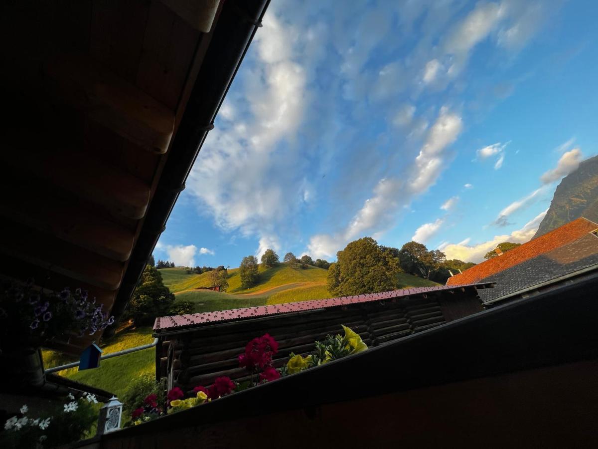 Ferienwohnung Uf Z'Enisch Klosters Buitenkant foto